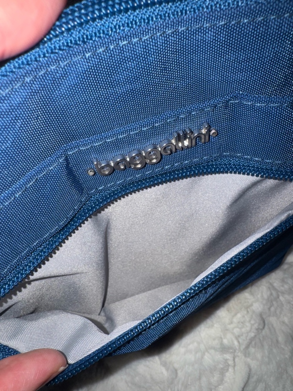 Baggallini Anti-theft Small Cross Body Purse - Picture 3 of 8